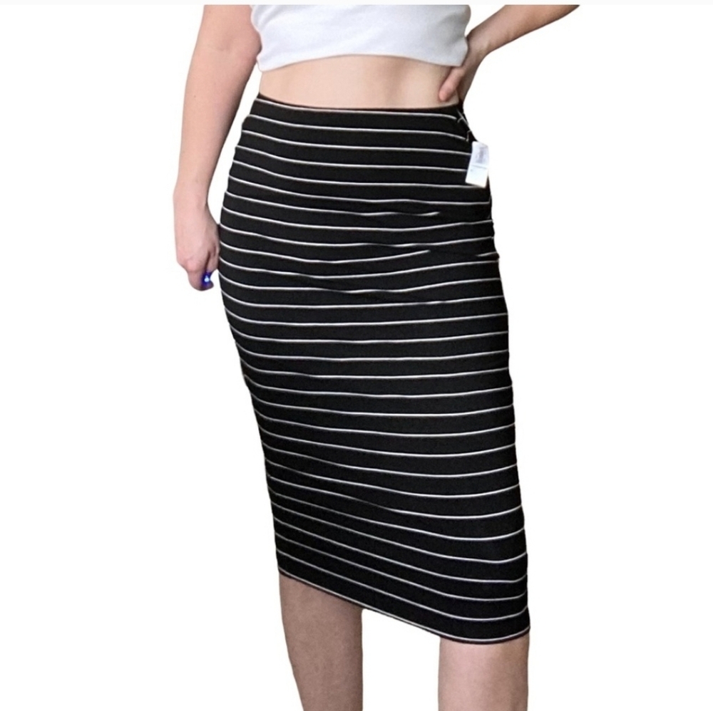 XS Bodycon B&W Striped Pencil Skirt